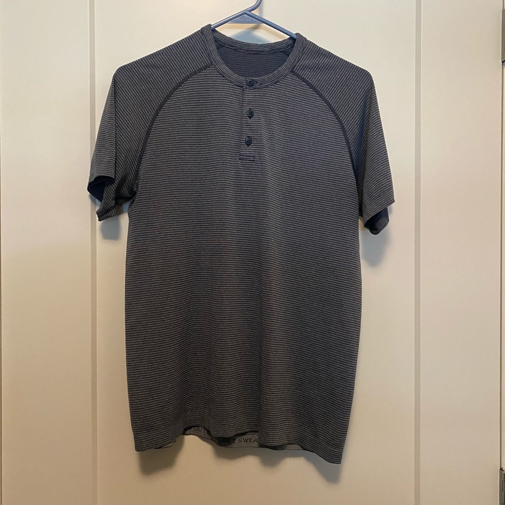 Lulumen Men’s Henley Size Medium